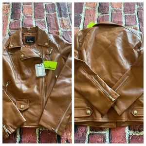 NWT Sam Edelman Vegan Leather Moto jacket size XS
Pit to pit: 18”
Length: 21”